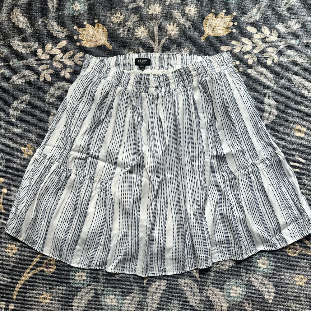 Loft pull on skirt with pockets NWT